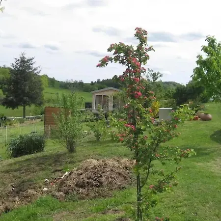 Chalet Accueillant A Avec Jardin Egliseneuve-des-Liards