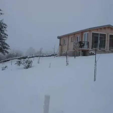 Chalet Accueillant A Avec Jardin Egliseneuve-des-Liards