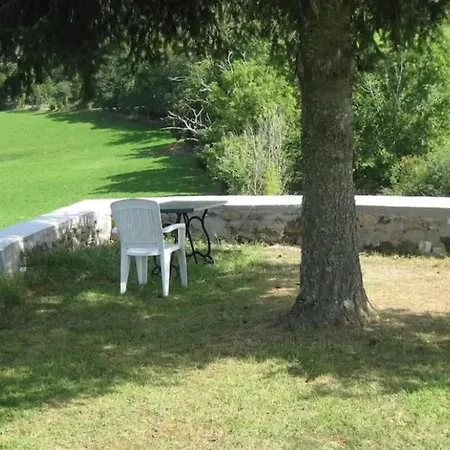 Accueillant A Avec Jardin Egliseneuve-des-Liards