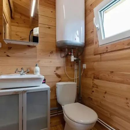 Chalet Accueillant A Avec Jardin *
