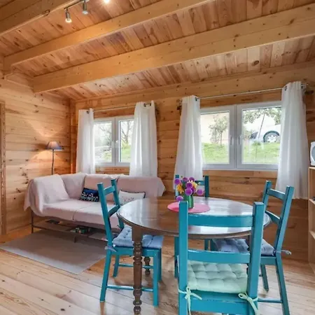Chalet Accueillant A Avec Jardin Egliseneuve-des-Liards