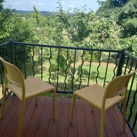 Chalet Accueillant A Avec Jardin Egliseneuve-des-Liards
