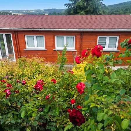 Chalet Accueillant A Avec Jardin *